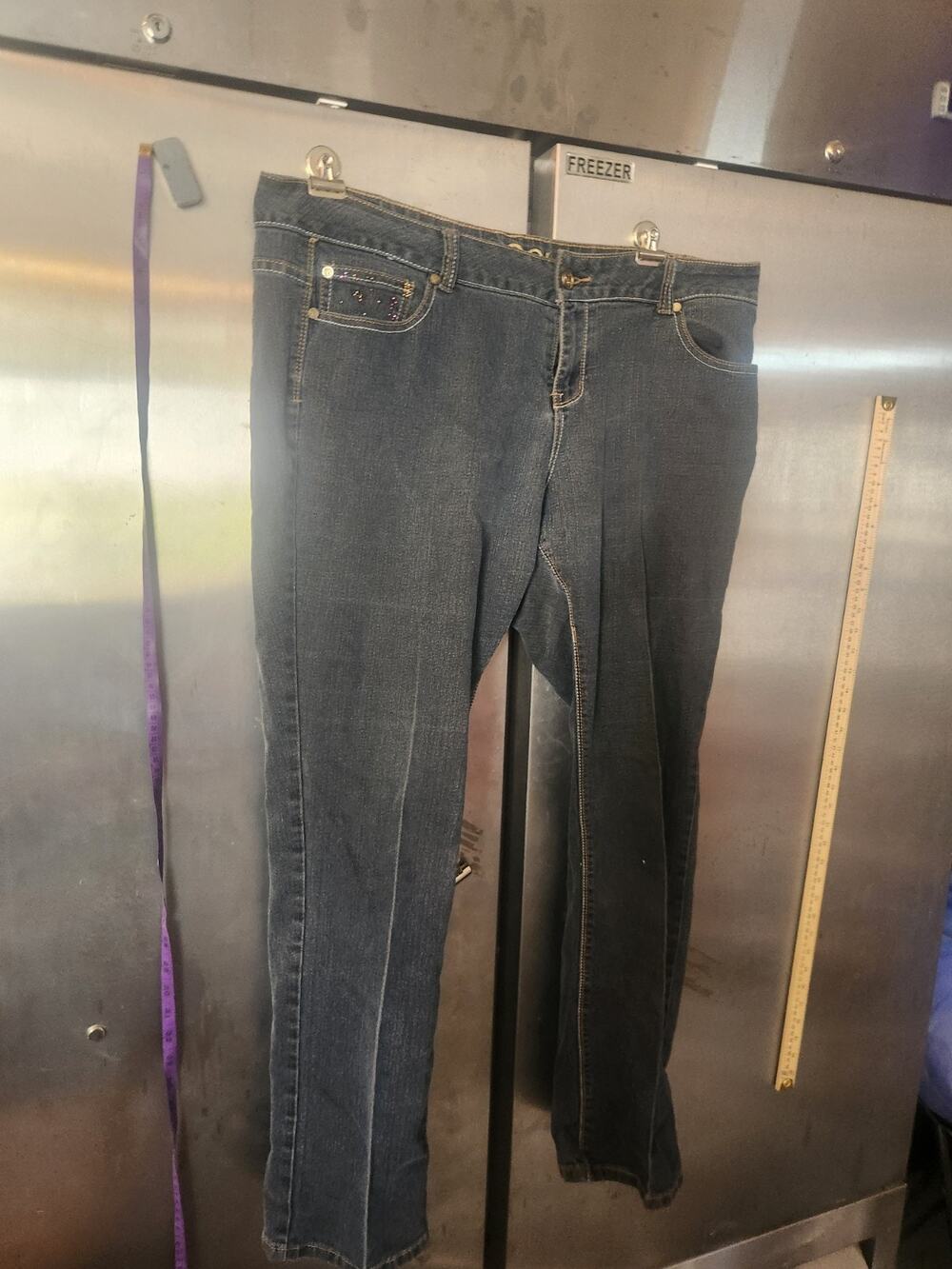 COOGI Women's Jeans 20W 40x30 Straight Leg Raw Hem Bold Trendy